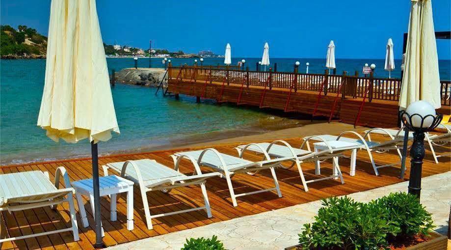 Ada Beach Hotel Karavas エクステリア 写真