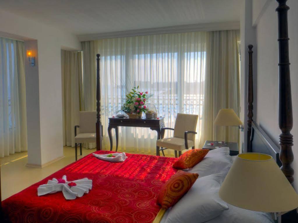 Ada Beach Hotel Karavas エクステリア 写真