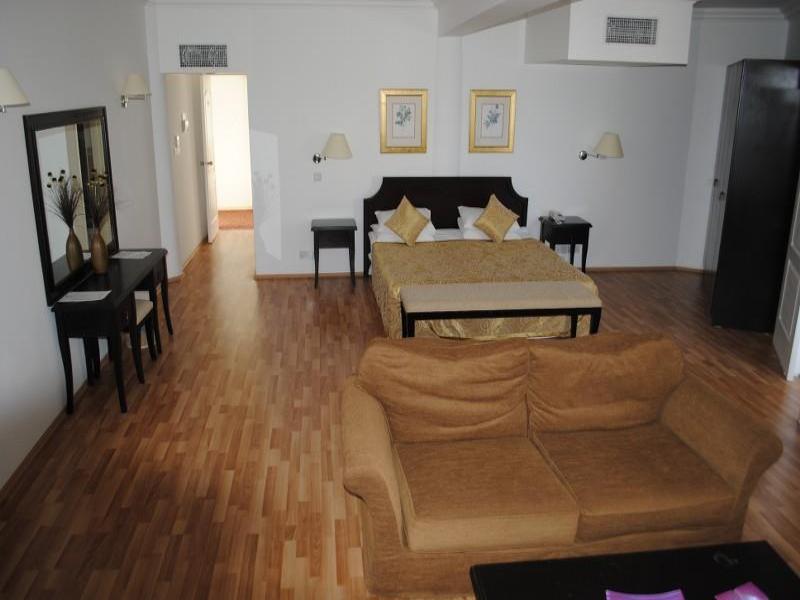 Ada Beach Hotel Karavas エクステリア 写真