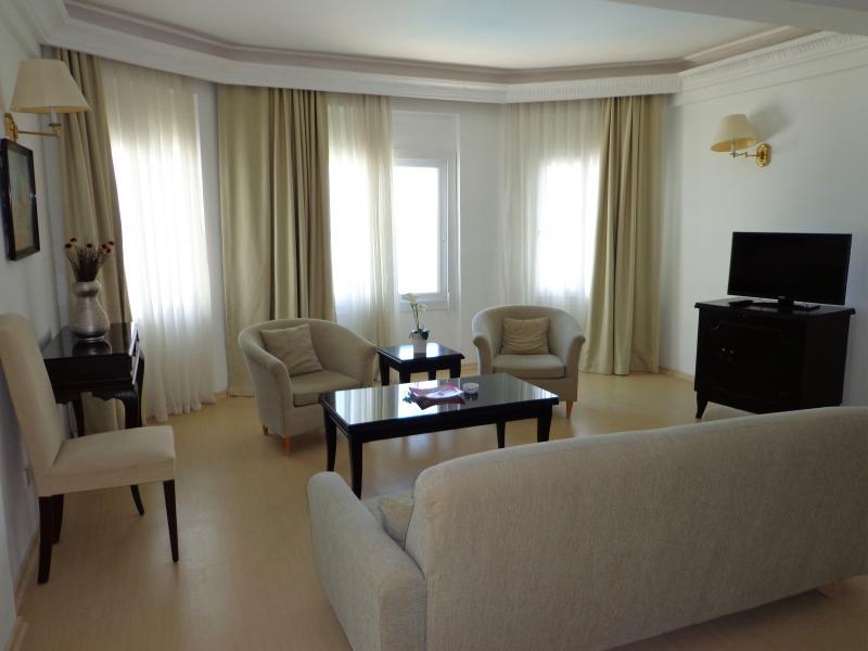 Ada Beach Hotel Karavas エクステリア 写真